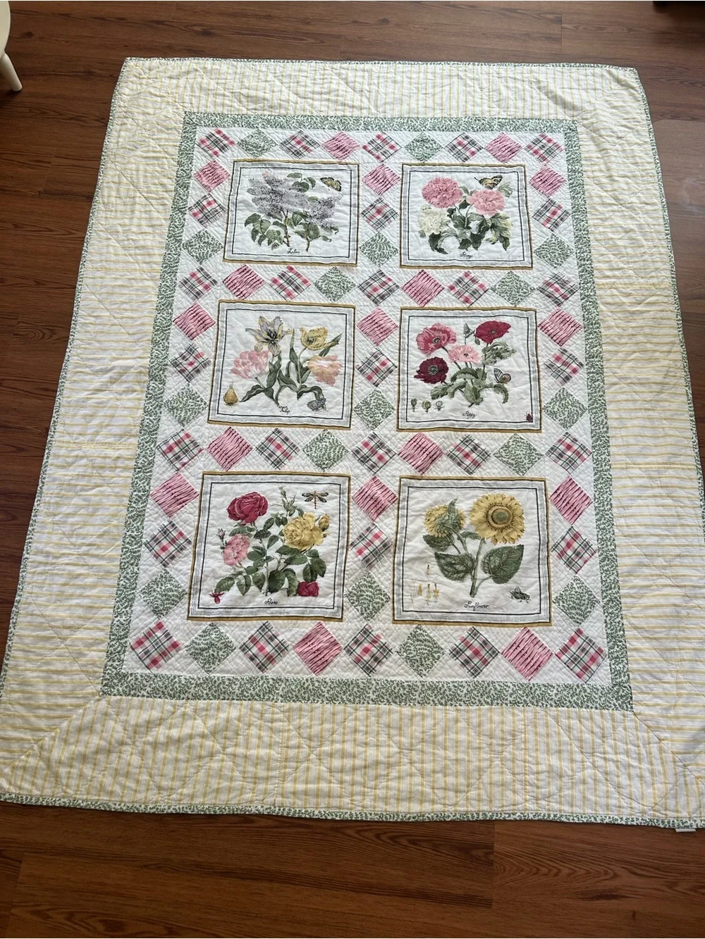 Vintage Botanical Floral Patchwork Quilt - Cream, Pink, Green